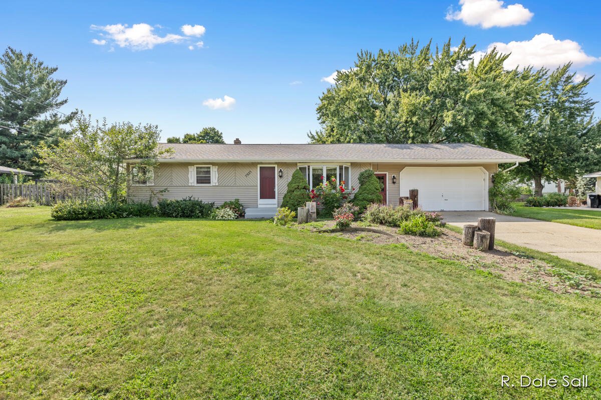 Graceland Dr, Jenison, MI 49428