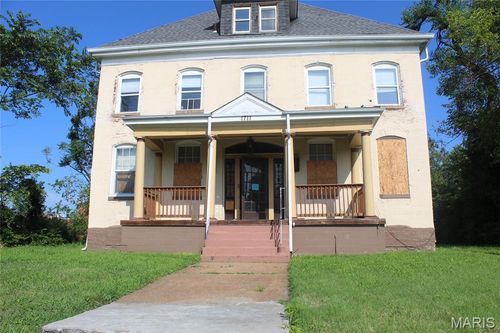1711 N N Taylor Avenue, St Louis, MO, 63113 | Card Image