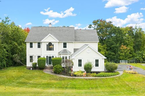 12 Lancelot Road, Shrewsbury, MA, 01545 | Card Image