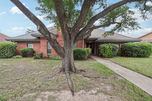 7005 Big Bear Lake Dr, Arlington, TX, 76016-4108 | Card Image