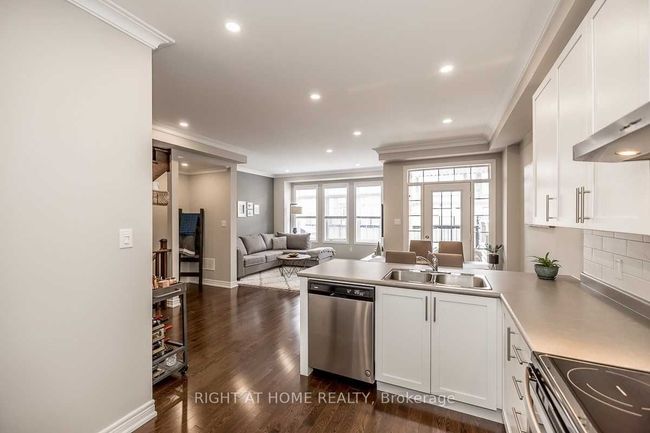 113 Fruitvale Cir, House attached with 3 bedrooms, 3 bathrooms and 2 parking in Brampton ON | Image 16
