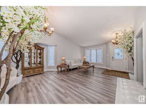 10735 Beaumaris Rd Nw, Edmonton, AB, T5X5P1 | Card Image