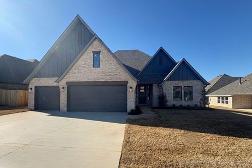 1600 N 72nd St, Broken Arrow, OK, 74014-2558 | Card Image