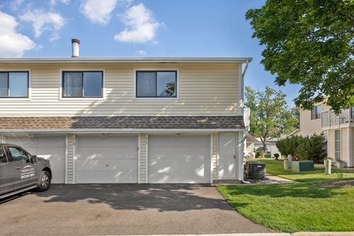 717-717 Whitesail Dr, Schaumburg, IL, 60194-3633 | Card Image