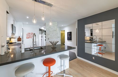 315-24 Wellesley St W, Toronto, ON, M4Y2X6 | Card Image