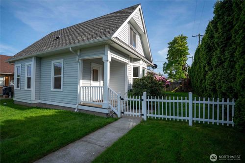 304 Sumas Ave, Sumas, WA, 98295-9694 | Card Image