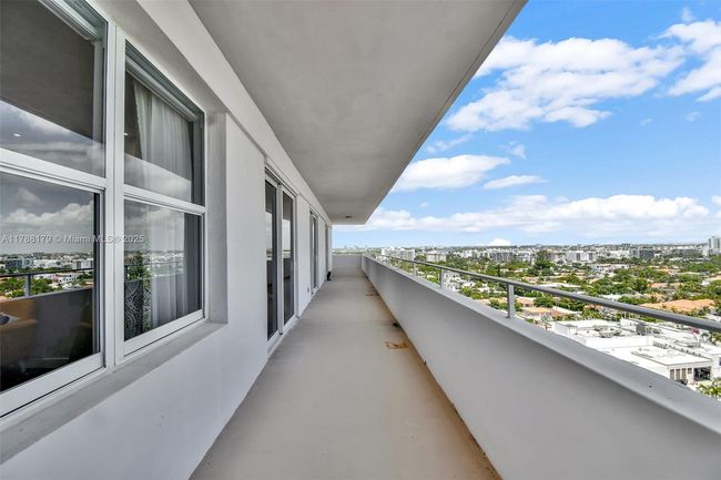PHH - 9225 Collins Ave, Condo with 3 bedrooms, 3 bathrooms and null parking in Surfside FL | Image 19