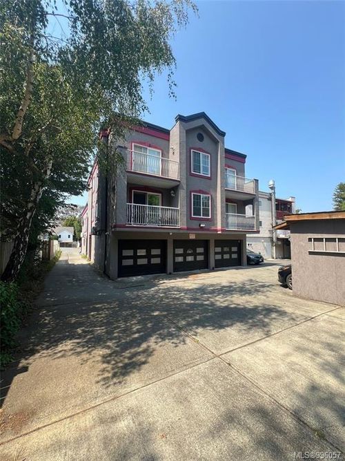 {{alt}} | Card Image