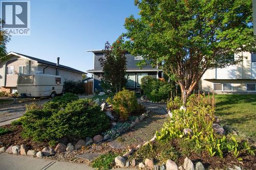 236 Acacia Dr Se, Airdrie, AB, T4B1G2 | Card Image