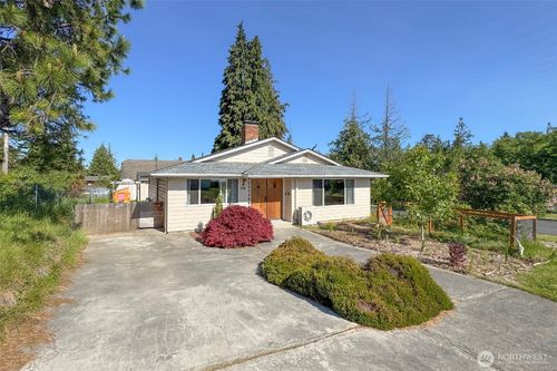806 S E St, Port Angeles, WA, 98363-5616 | Card Image