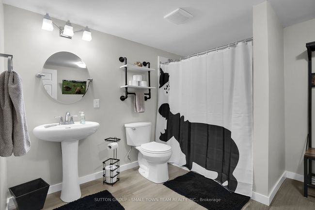 162 Roland St, House other with 3 bedrooms, 4 bathrooms and 4 parking in Dashwood ON | Image 38