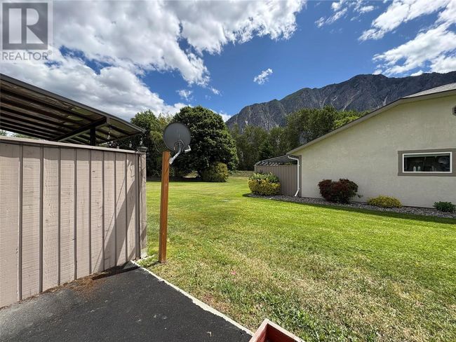 2 - 815 11 Th Ave, Townhouse with 2 bedrooms, 2 bathrooms and 2 parking in Keremeos BC | Image 8