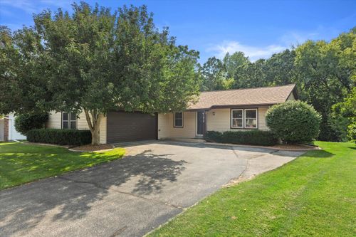 1010 Burrie Ln, Waukesha, WI, 53188-5546 | Card Image