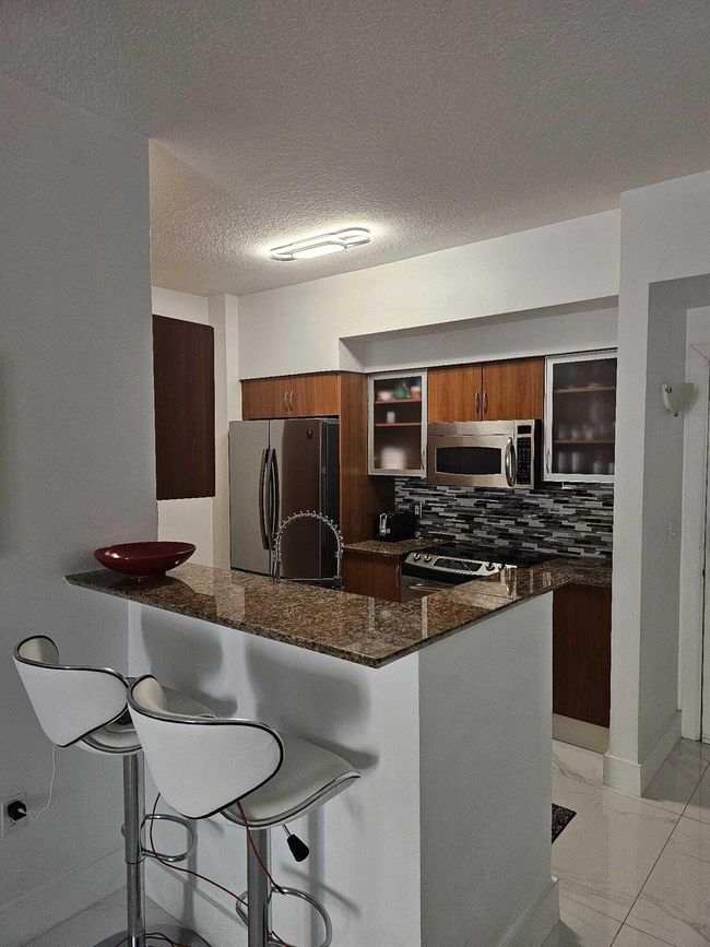 APT-221 - 804 E Windward Way, Condo with 2 bedrooms, 2 bathrooms and null parking in Lantana FL | Image 5