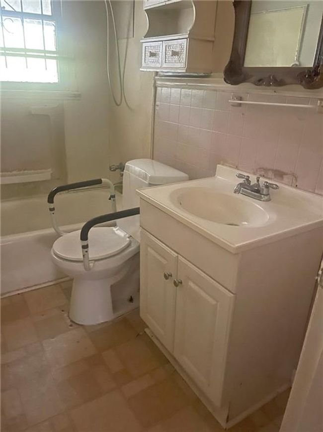 1324 E 1 St Ave, House other with 2 bedrooms, 1 bathrooms and 2 parking in ALBANY GA | Image 7