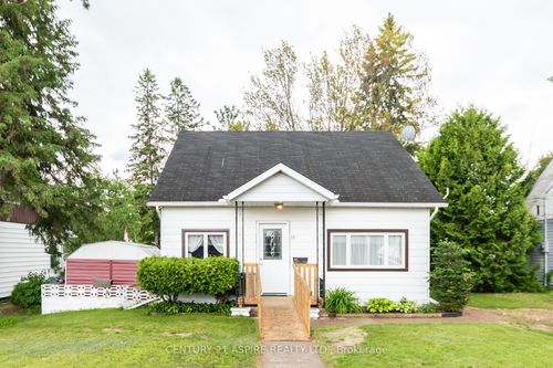 11 Troyes St, Deep River, ON, K0J1P0 | Card Image