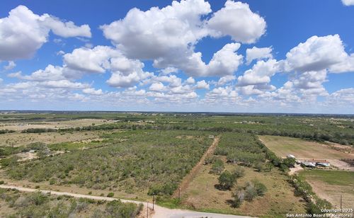 299 County Road 779, Devine, TX, 78016-4566 | Card Image