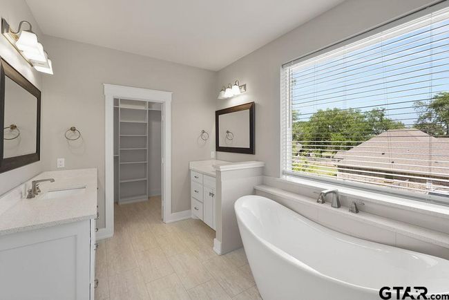 12090 Hackberry Holw, House other with 4 bedrooms, 2 bathrooms and null parking in Tyler TX | Image 12