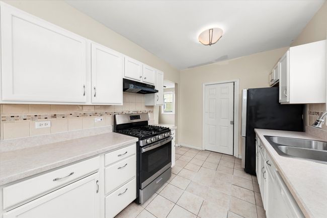 7546 W 61 St St, House other with 3 bedrooms, 2 bathrooms and 2 parking in Summit IL | Image 9