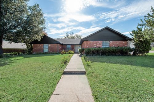 3817 Misty Meadow Dr, Fort Worth, TX, 76133-6322 | Card Image