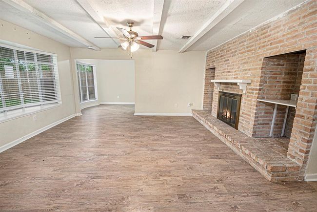 17014 Forest Bend Ave, House other with 3 bedrooms, 2 bathrooms and 2 parking in Friendswood TX | Image 6