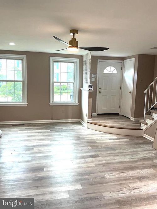 2535 Windbreak Dr, ALEXANDRIA, VA, 22306-2665 | Card Image