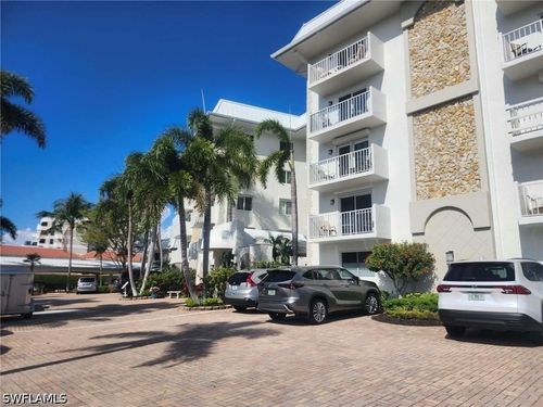 113-3000 Gulf Shore Blvd N, NAPLES, FL, 34103-3906 | Card Image