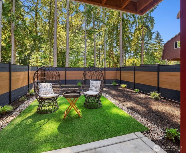 Large fully private backyard with easy-care synthetic turf. | Image 7