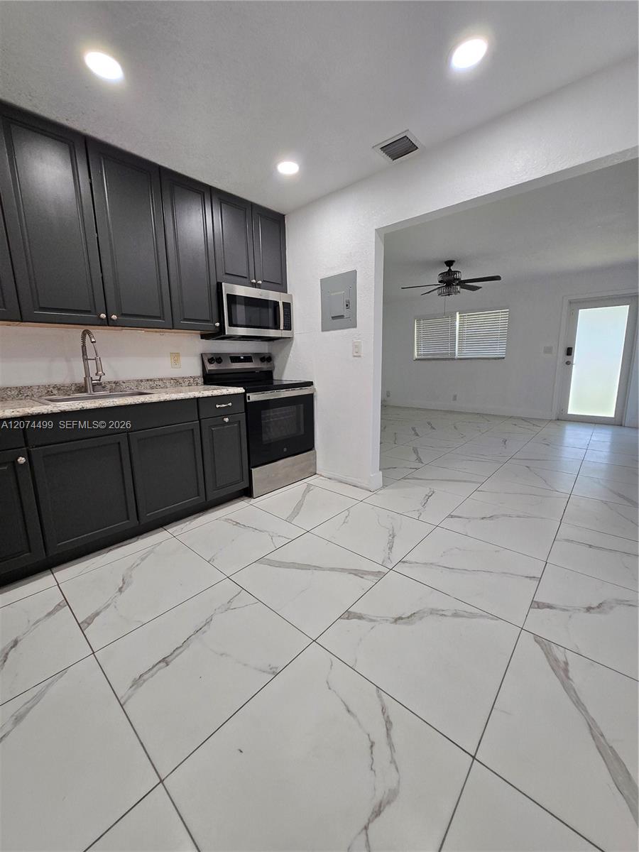 Residential Lease in Dania Beach 2