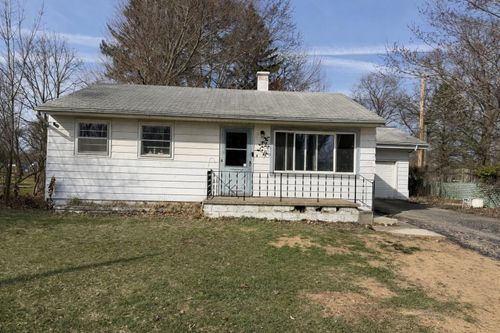 132 Lilac St, Paw Paw, MI, 49079-1801 | Card Image