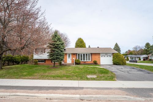 1608 Parkwood Dr, North Bay, ON, P1B4R4 | Card Image