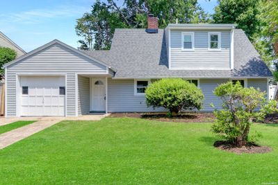 17 Windmill Lane, House other with 6 bedrooms, 3 bathrooms and null parking in Levittown NY | Image 1