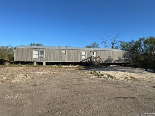 1103 9th St, Poteet, TX, 78065-2318 | Card Image