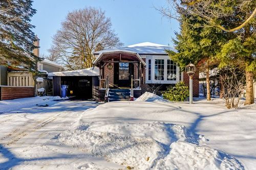 66 Lundy'S Lane, Newmarket, ON, L3Y3R8 | Card Image