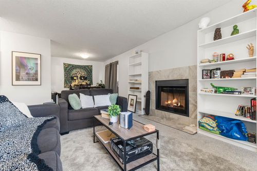 111-45598 Mcintosh Dr, Chilliwack, BC, V2P7J3 | Card Image