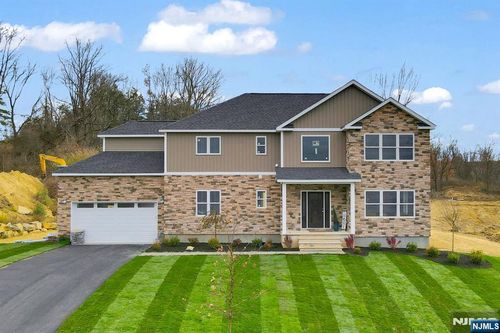 7 Emerald Dr, Hamburg, NJ, 07419 | Card Image