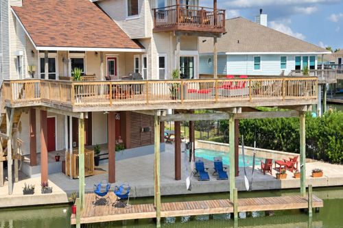 107 Bamaku Bnd, Tiki Island, TX, 77554-7110 | Card Image