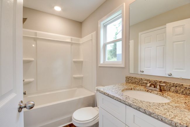 923 Woody Hills Dr, Home with 3 bedrooms, 2 bathrooms and 2 parking in Clarksville TN | Image 7