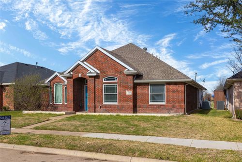 6513 Redwood Ln, The Colony, TX, 75056-3771 | Card Image