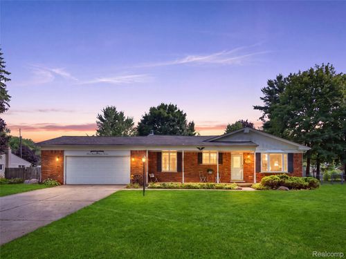 6271 Peach Dr, Clarkston, MI, 48346-1628 | Card Image