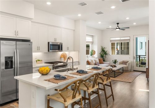 1643 Saratoga Ln, San Pedro, CA, 90732-6107 | Card Image