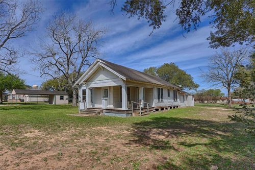 820 W Fairwinds St, Hallettsville, TX, 77964-3510 | Card Image