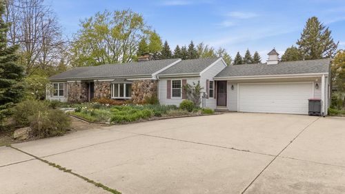 4050 Sleeping Dragon Road, West Bend, WI, 53095 | Card Image