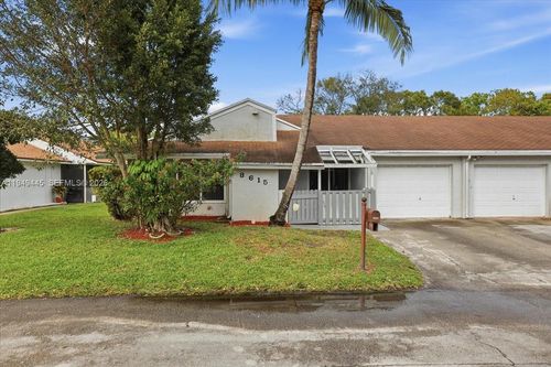 8615 Bridle Path Ct, Davie, FL, 33328-2814 | Card Image