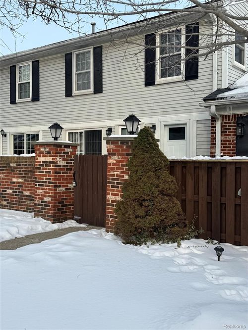 39547 Heatherheath Dr, Clinton Township, MI, 48038-2645 | Card Image