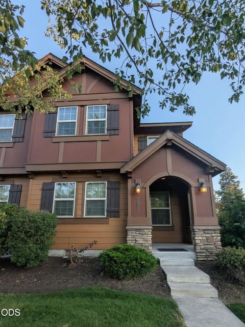 20441 Brentwood Ave, Bend, OR, 97702-3289 | Card Image