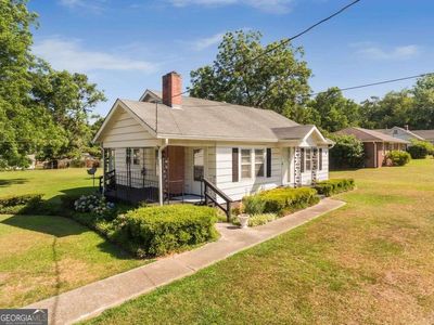 116 Poplar Street, House other with 2 bedrooms, 1 bathrooms and 4 parking in Fairburn GA | Image 2