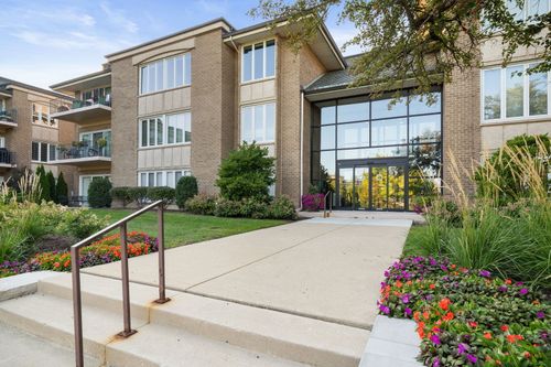 apt-a301-1 Oak Brook Club Dr, Oak Brook, IL, 60523-8623 | Card Image