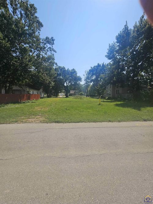 622 Main St, Osage City, KS, 66523-1238 | Card Image