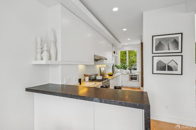70 Douglass St, House other with 3 bedrooms, 3 bathrooms and 1 parking in San Francisco CA | Image 9